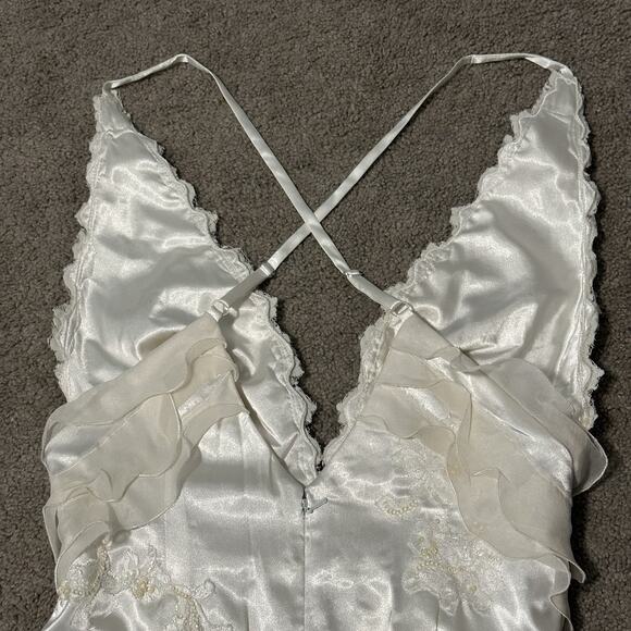 Mandalay Gown 6 Maxi Mermaid V-Neck Ruffle Satin White NWT Bridal Fairy - Picture 6 of 9